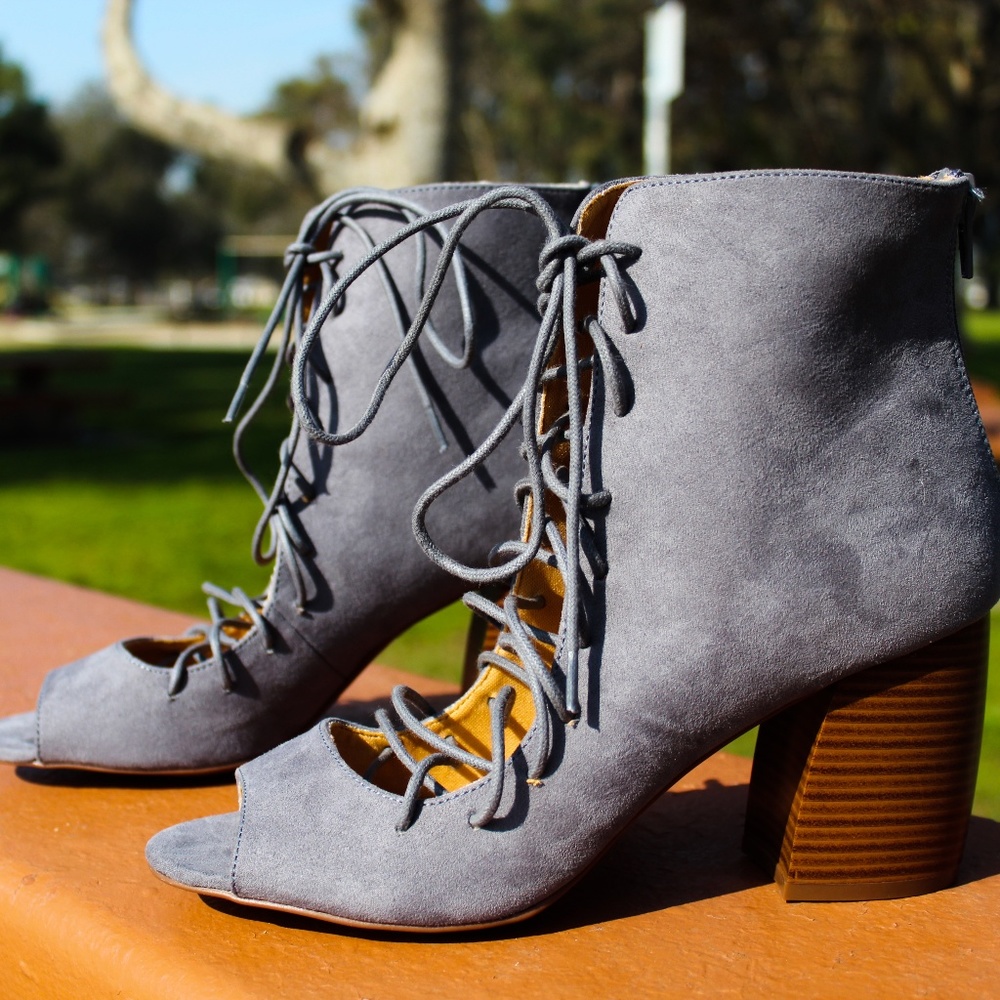 🚨LAST PAIR!//The Beau// Steel grey lace up heels - Picture 2 of 7